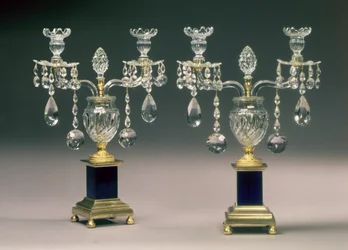 Paar George III kandelaars met verguld brons, c.1780